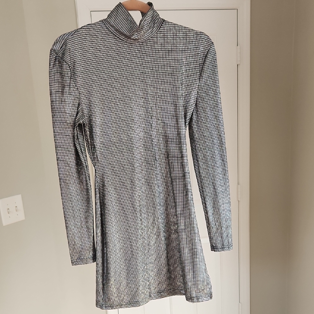 Elegant Gray Long-Sleeve Dress